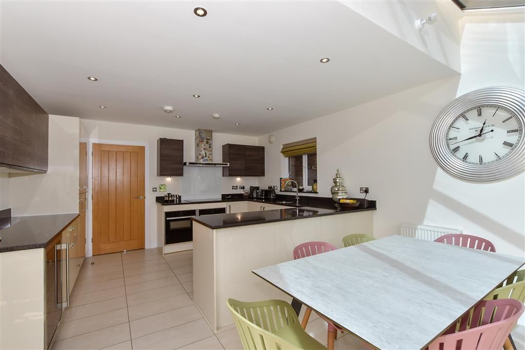 Property photo 3 of 13 Kitchen/Breakfast Room