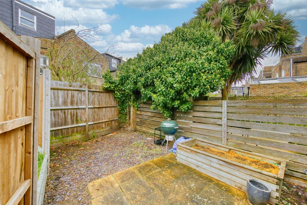 Property photo 3 of 12 Gff_22_Steerforth_Street_Image2_19980_4 Copy.Jpg