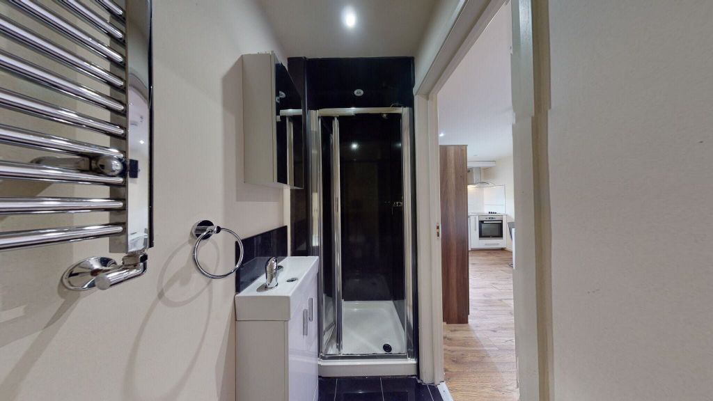 Property photo 3 of 8 Bathroom