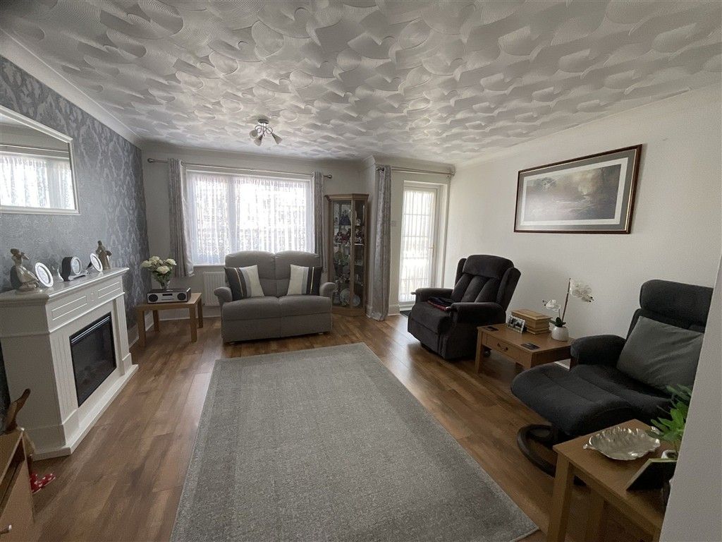 Property photo 3 of 10 Lounge