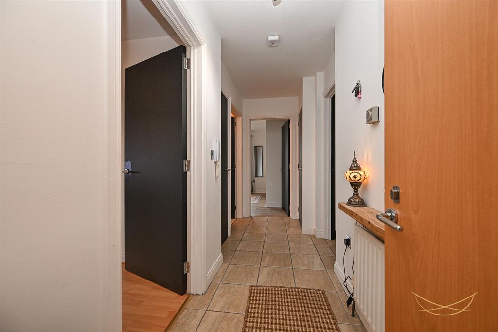 Property photo 3 of 16 Dhp-10.Jpg