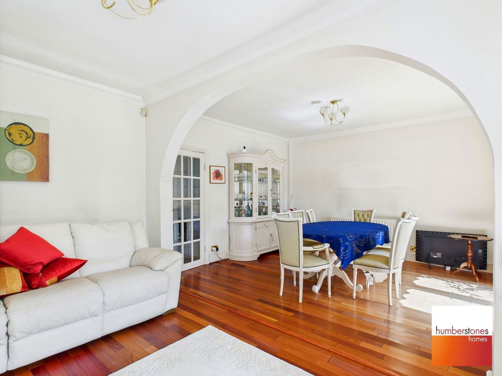 Property photo 2 of 33