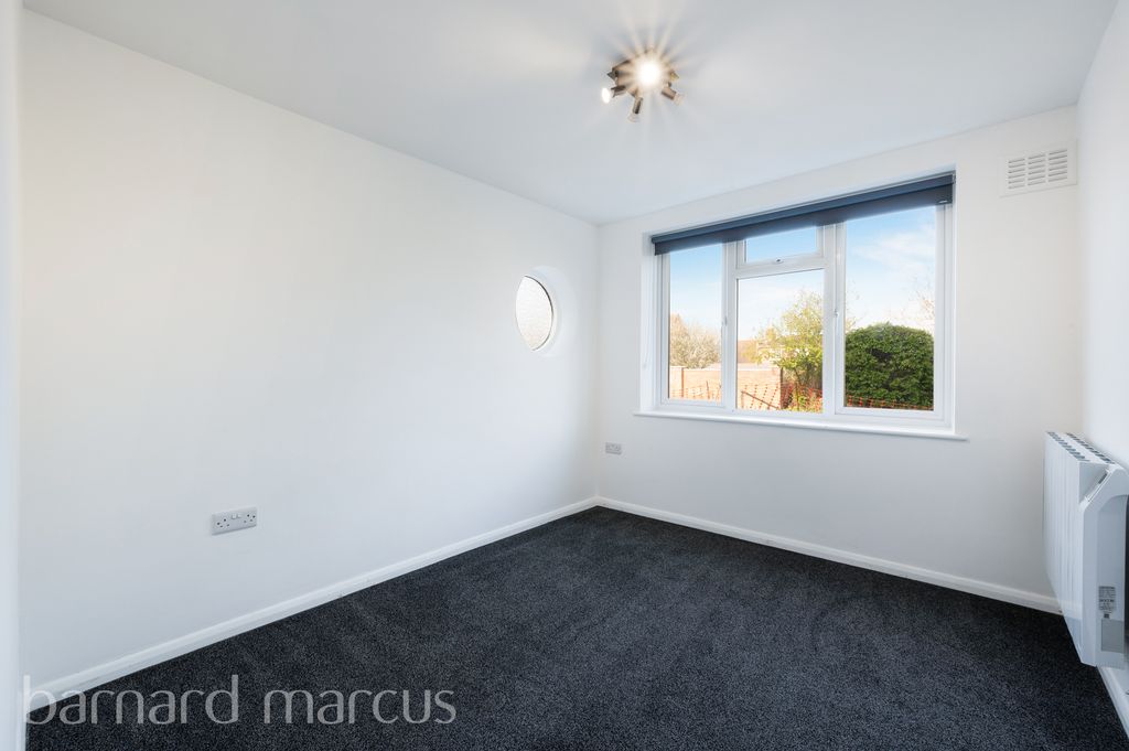 Property photo 2 of 8 Bedroom 1