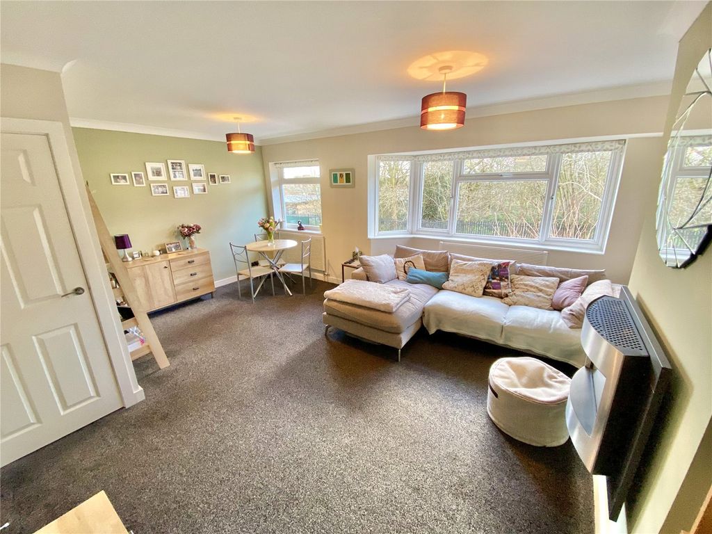 Property photo 3 of 17 Lounge/Diner