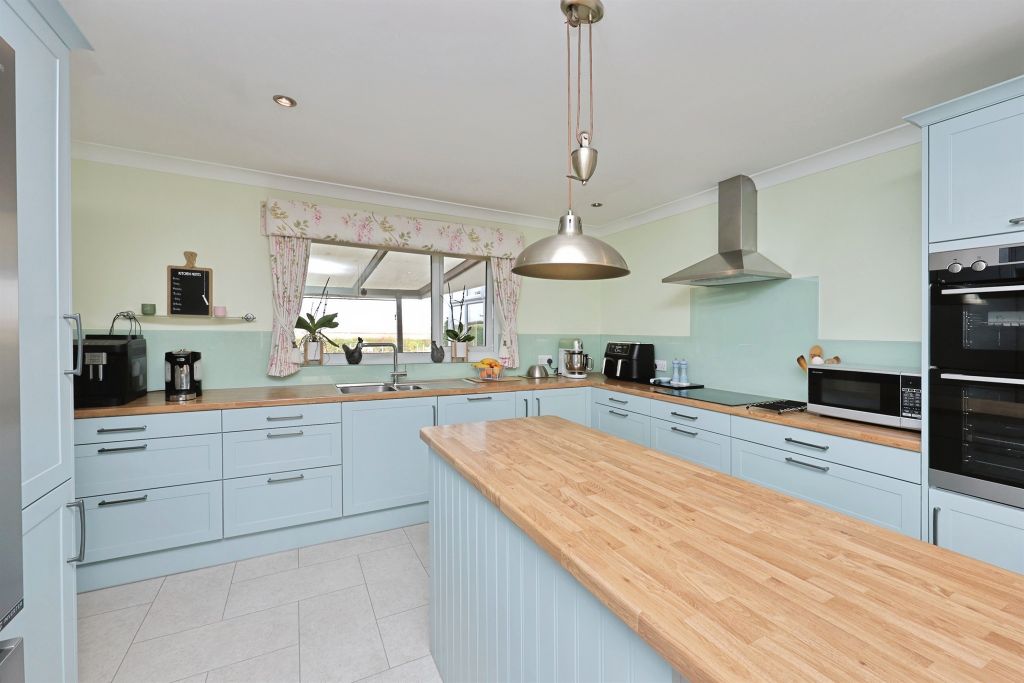 Property photo 3 of 35