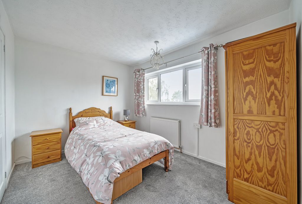 Property photo 3 of 11 1325373-19-688cd7...