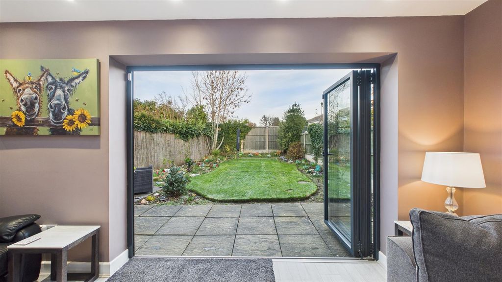 Property photo 3 of 31 Cam05101G0-Pr0102-Still010.Jpg