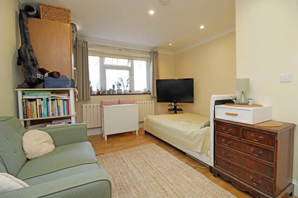 Property photo 1 of 2