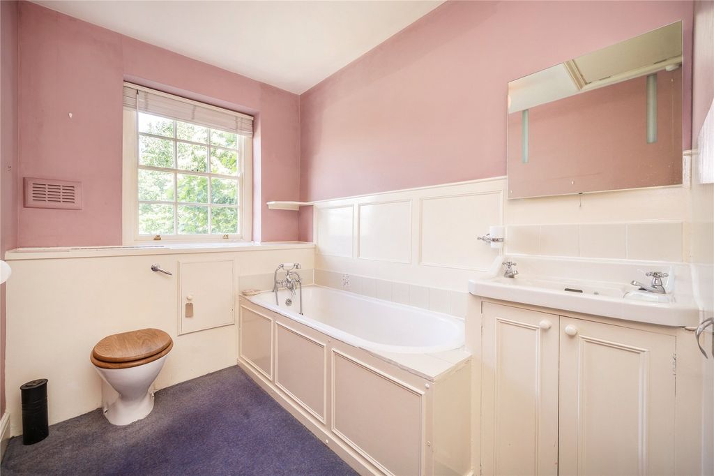 Property photo 3 of 16 Bathroom