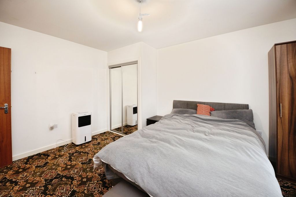 Property photo 3 of 20