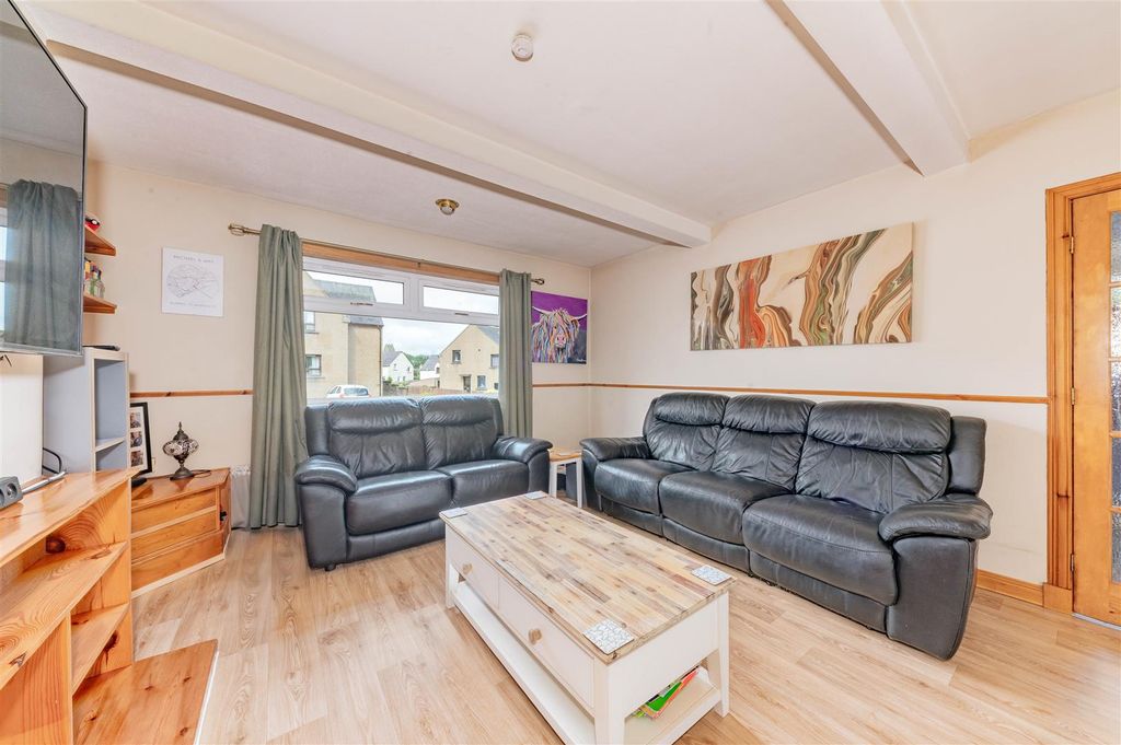 Property photo 2 of 17 14 Dunarn Street Newtyle-8.Jpg