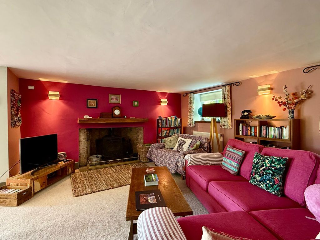 Property photo 3 of 44