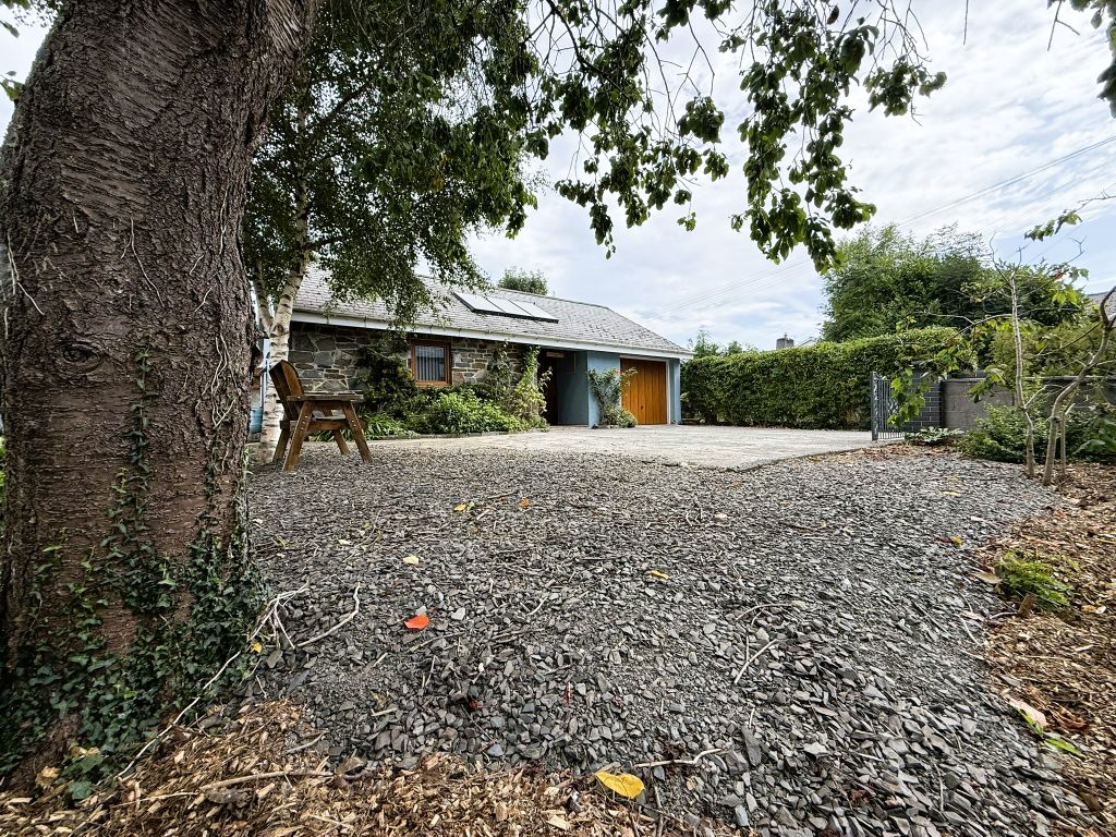 Property photo 2 of 23