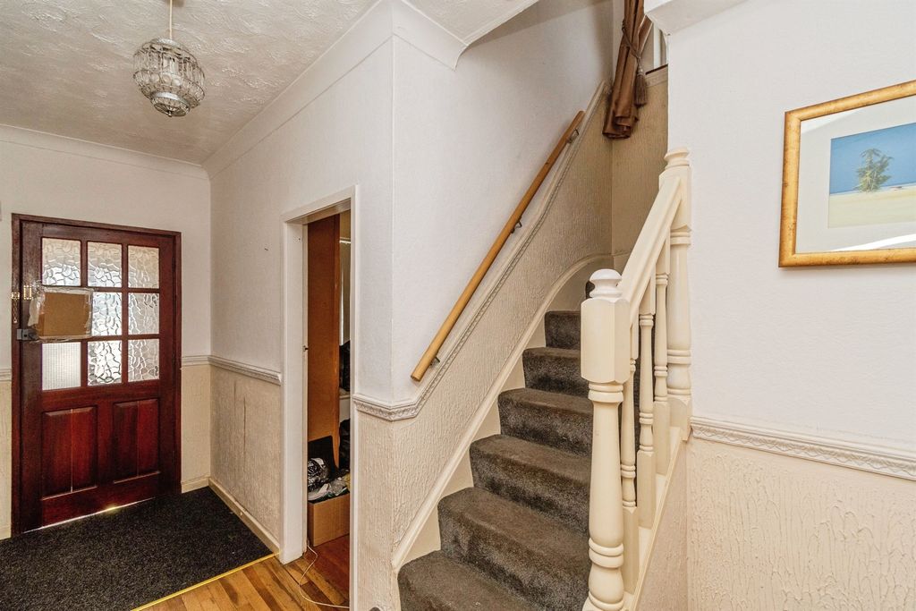 Property photo 2 of 20
