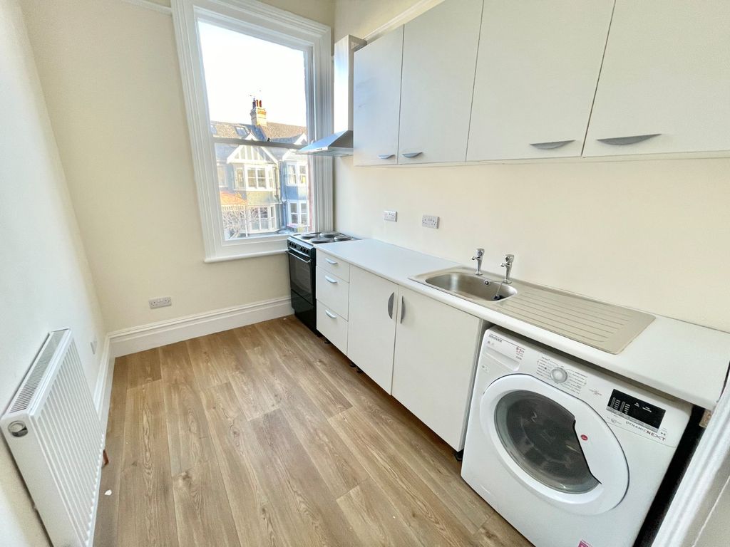 Property photo 3 of 6 Picture 3