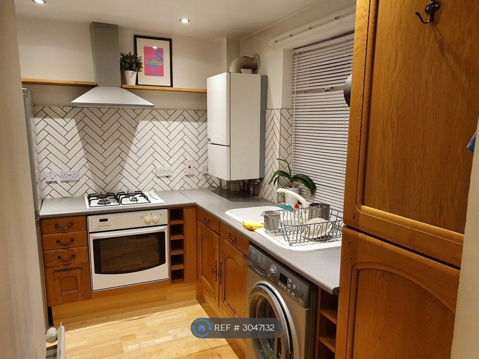 Property photo 1 of 4 Kitchen