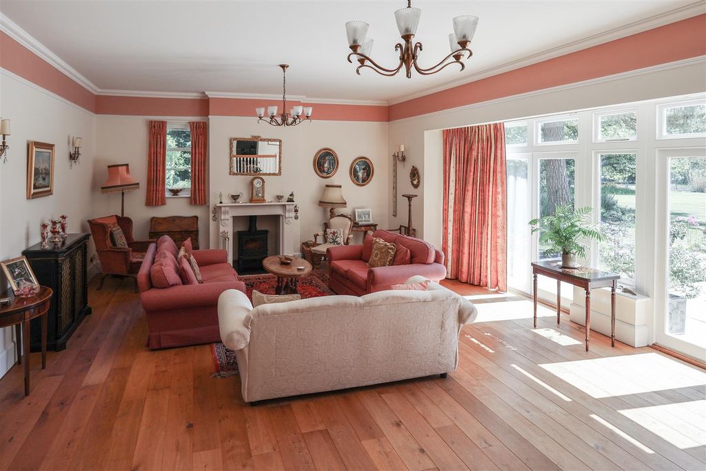 Property photo 2 of 33