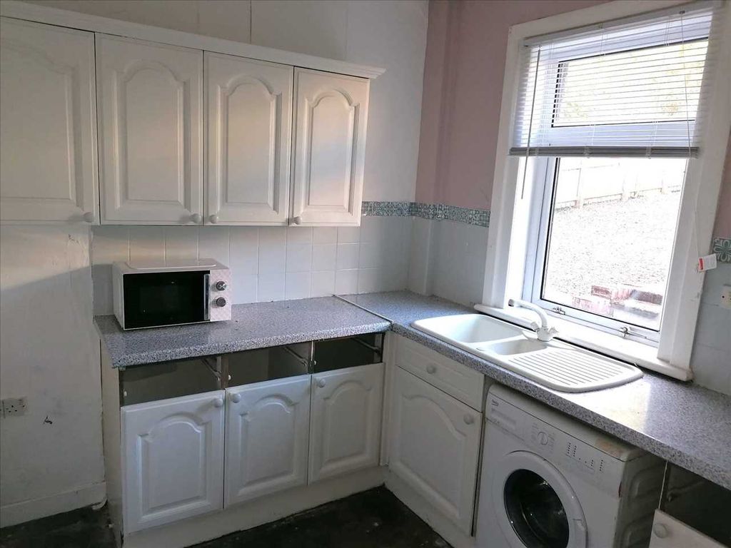 Property photo 3 of 7 Kitchen