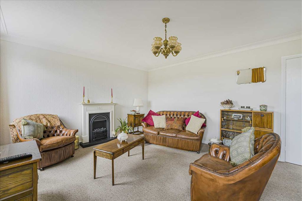 Property photo 2 of 13 Lounge