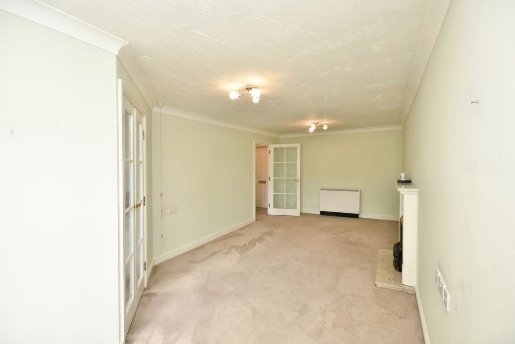 Property photo 3 of 14 Living Room