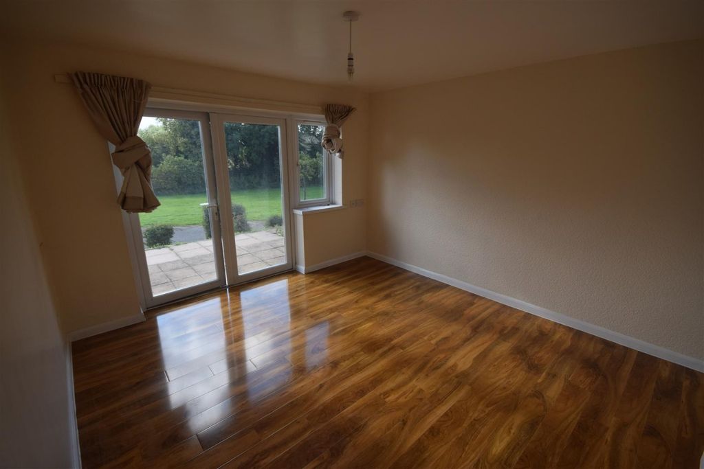 Property photo 3 of 9 2676713