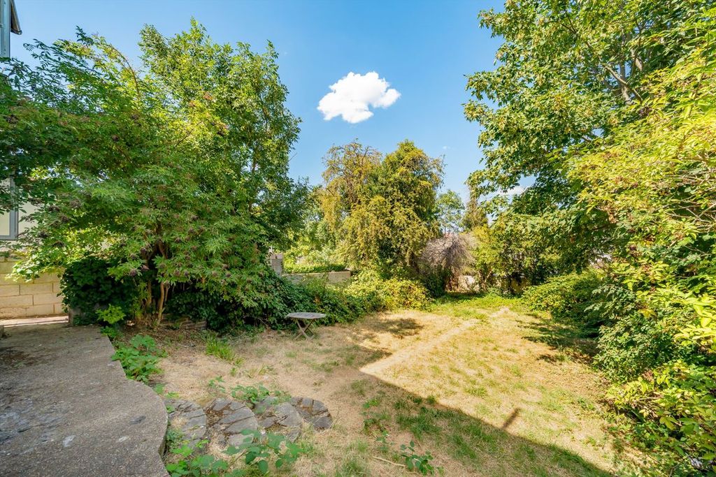 Property photo 2 of 8