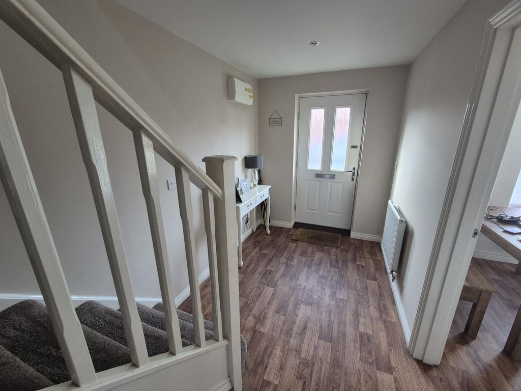 Property photo 2 of 14 Hallway