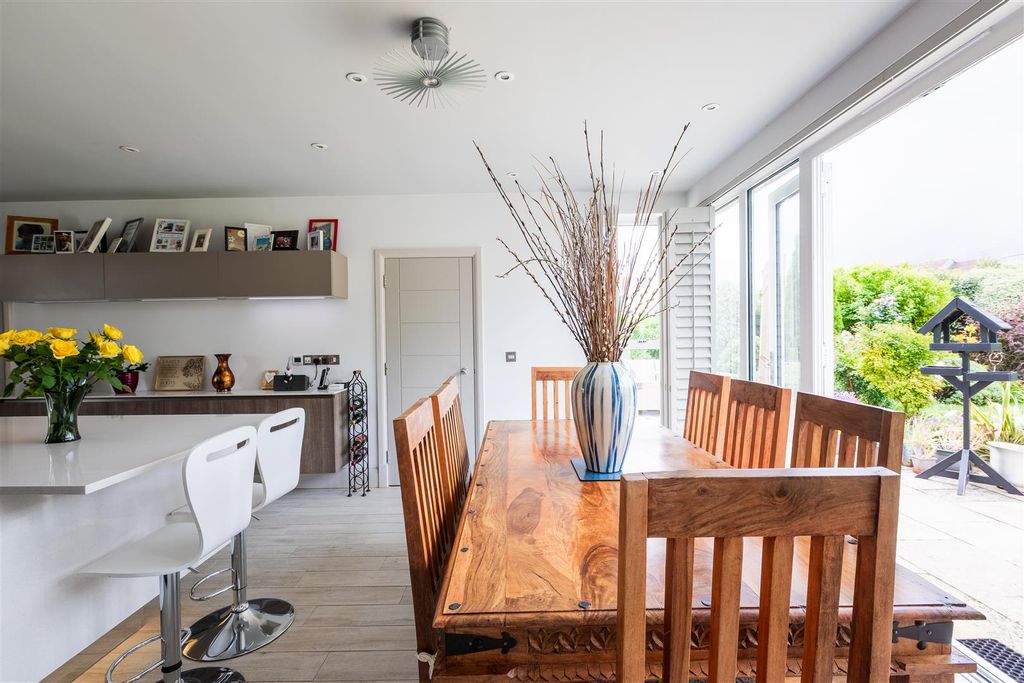 Property photo 2 of 26 2025-07-21-J3115-Eves-0019-Hdr.Jpg