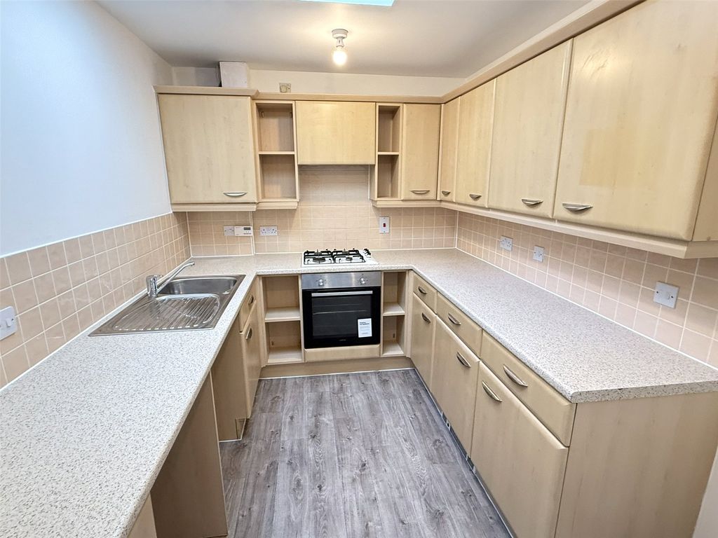 Property photo 2 of 12 Picture No. 11