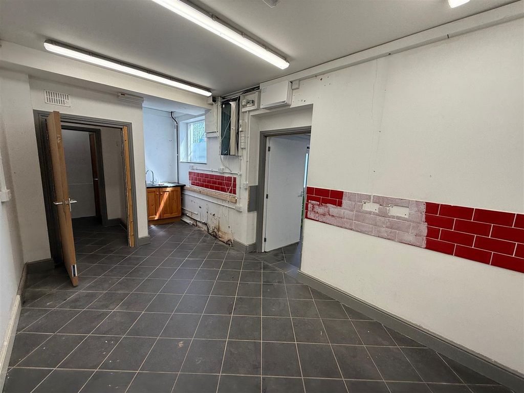 Property photo 3 of 10 149A West Bay Road-4.Jpg