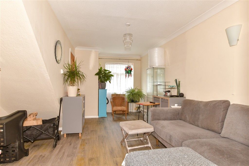 Property photo 3 of 13 Lounge