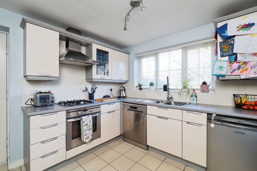 Property photo 3 of 16 Pbox-Img.Jpg