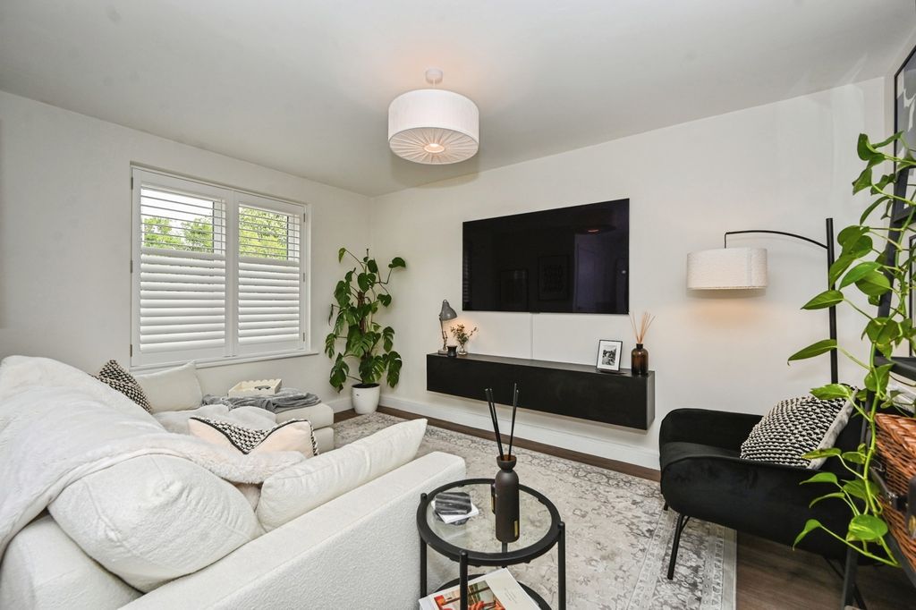 Property photo 3 of 20 Pbox-Img.Jpg