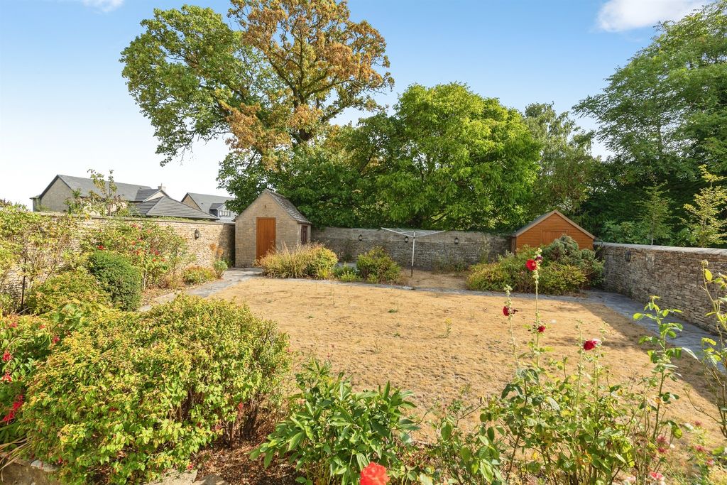 Property photo 2 of 20
