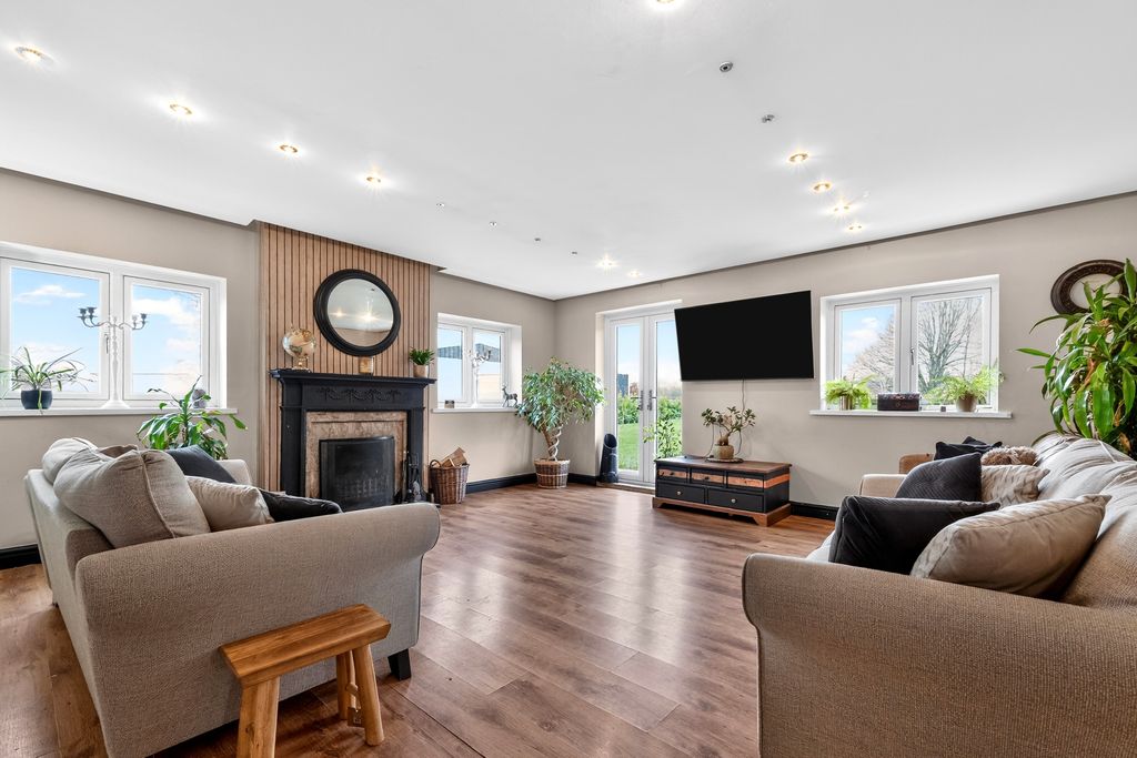 Property photo 3 of 23