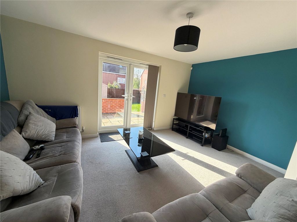 Property photo 2 of 12 Lounge