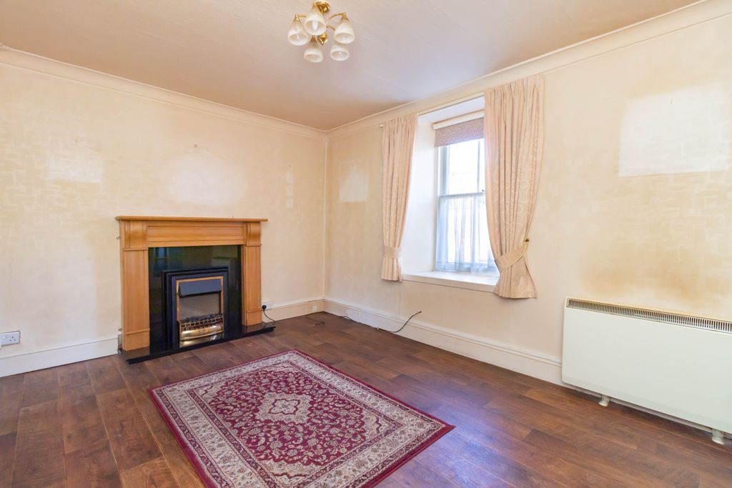 Property photo 2 of 15 Lounge