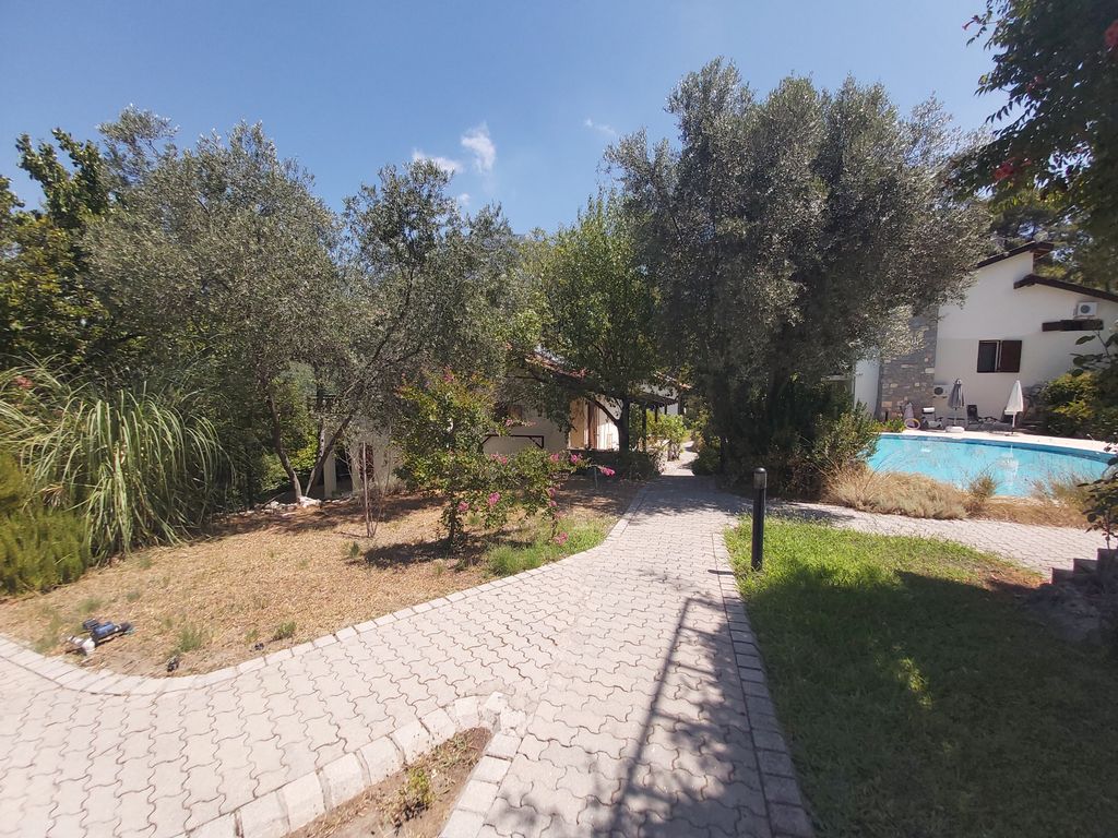 Property photo 2 of 34