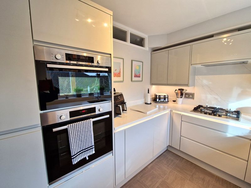 Property photo 3 of 17 Photo 11