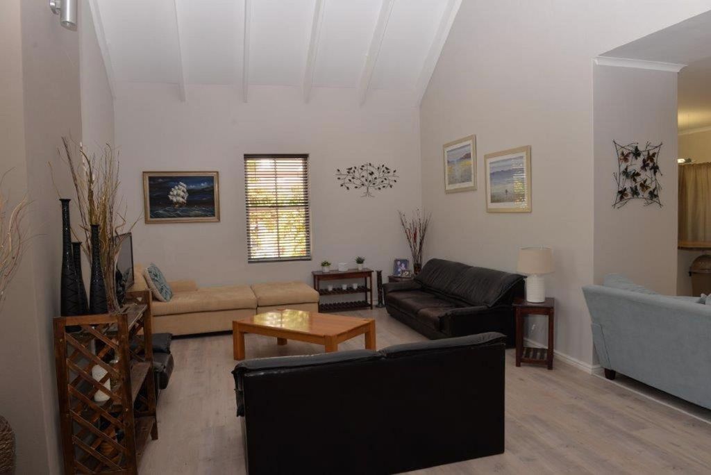 Property photo 3 of 21 1Sw1700290