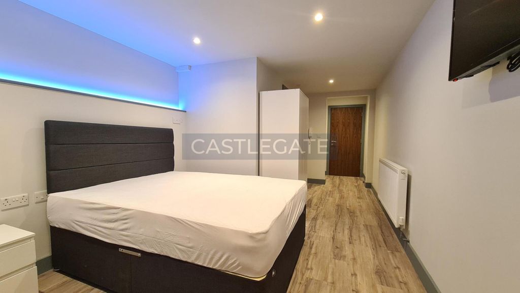 Property photo 1 of 11 Room 4, Renaissance Works, 105 New Street, Huddersfield, HD1 2As (4)