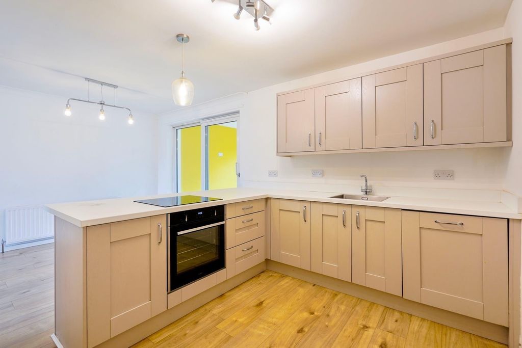Property photo 3 of 13 Kitchen / Diner