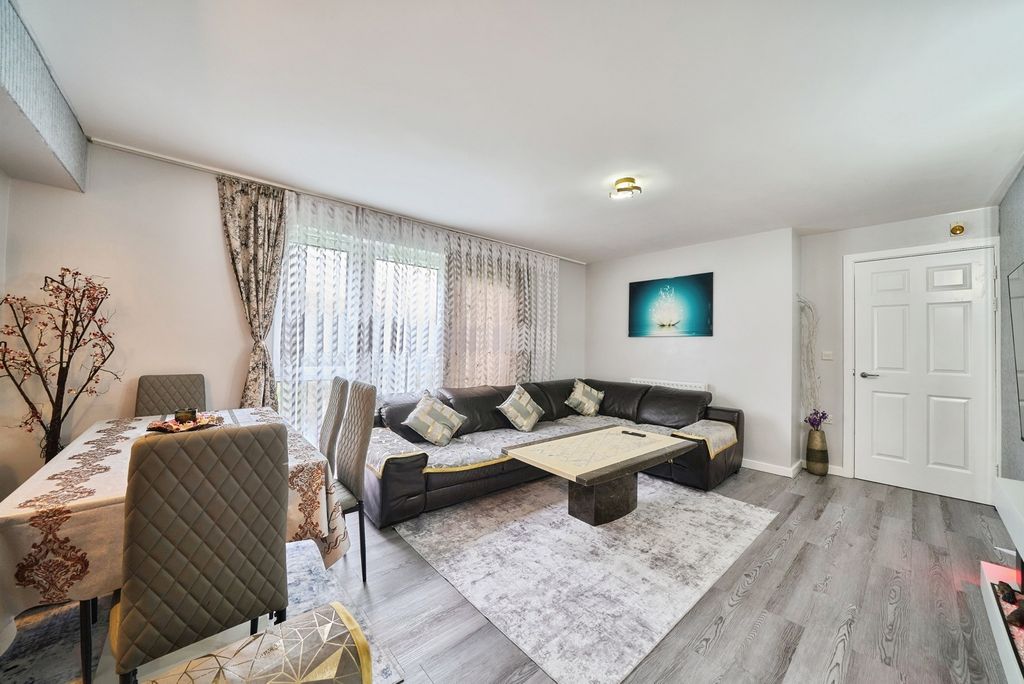 Property photo 3 of 19 Pbox-Img.Jpg