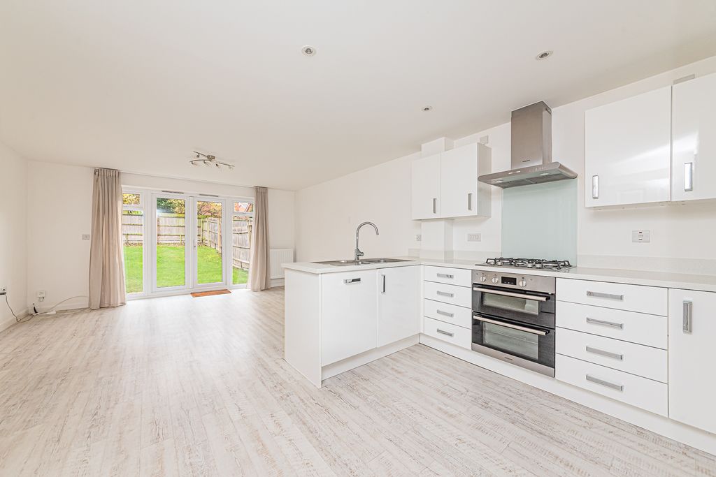 Property photo 2 of 18 Kitchen