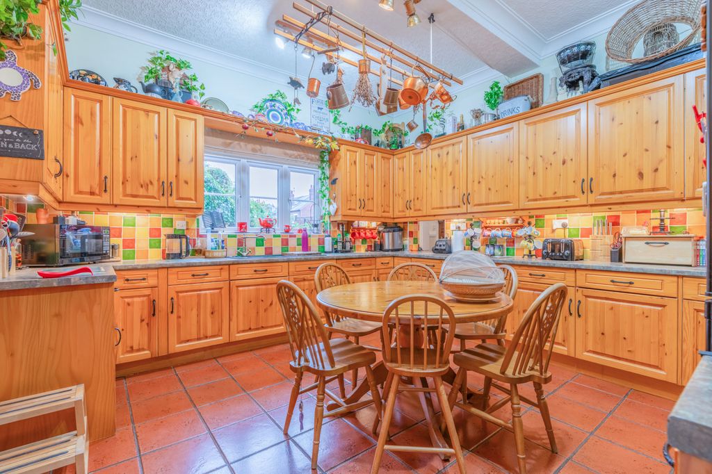 Property photo 2 of 32