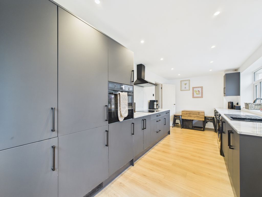 Property photo 3 of 19 Cam02023G0-Pr0194-Still022