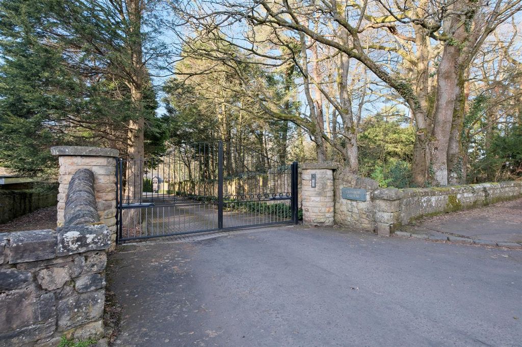 Property photo 2 of 33 Estate Entrance