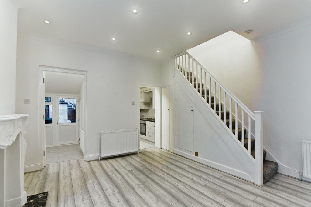 Property photo 3 of 20 Pbox-Img.Jpg