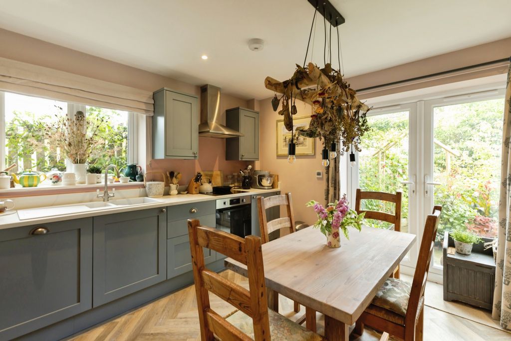 Property photo 2 of 30