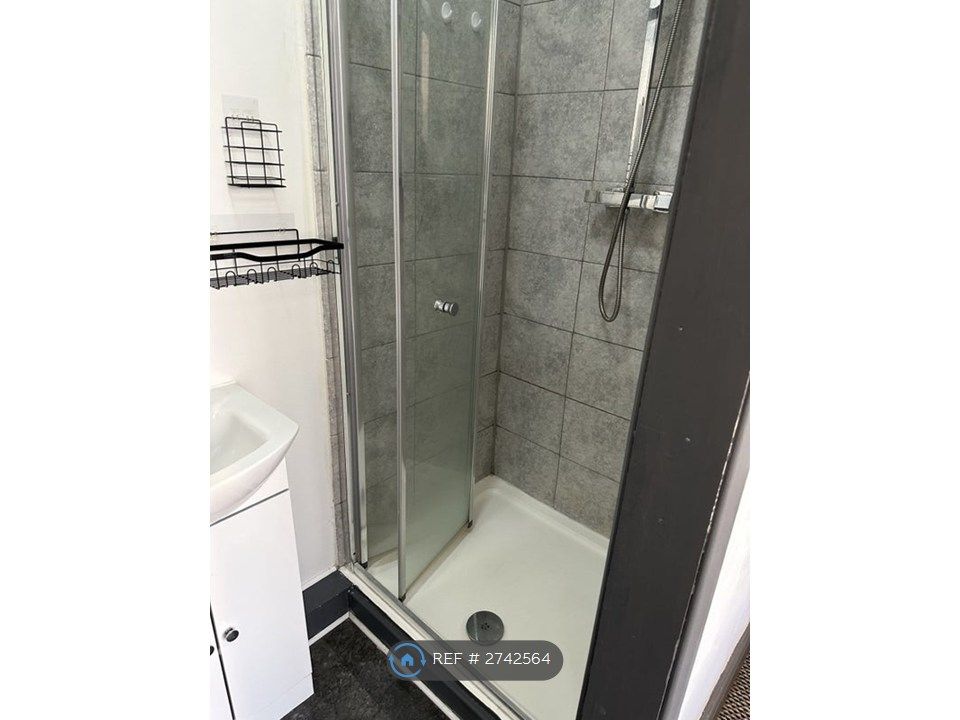 Property photo 3 of 8 On Suite Shower